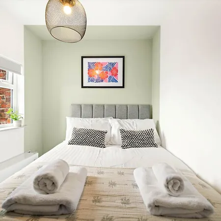 1 Bedroom Modern Living In The Old Bank House In Market Rasen Exterior foto