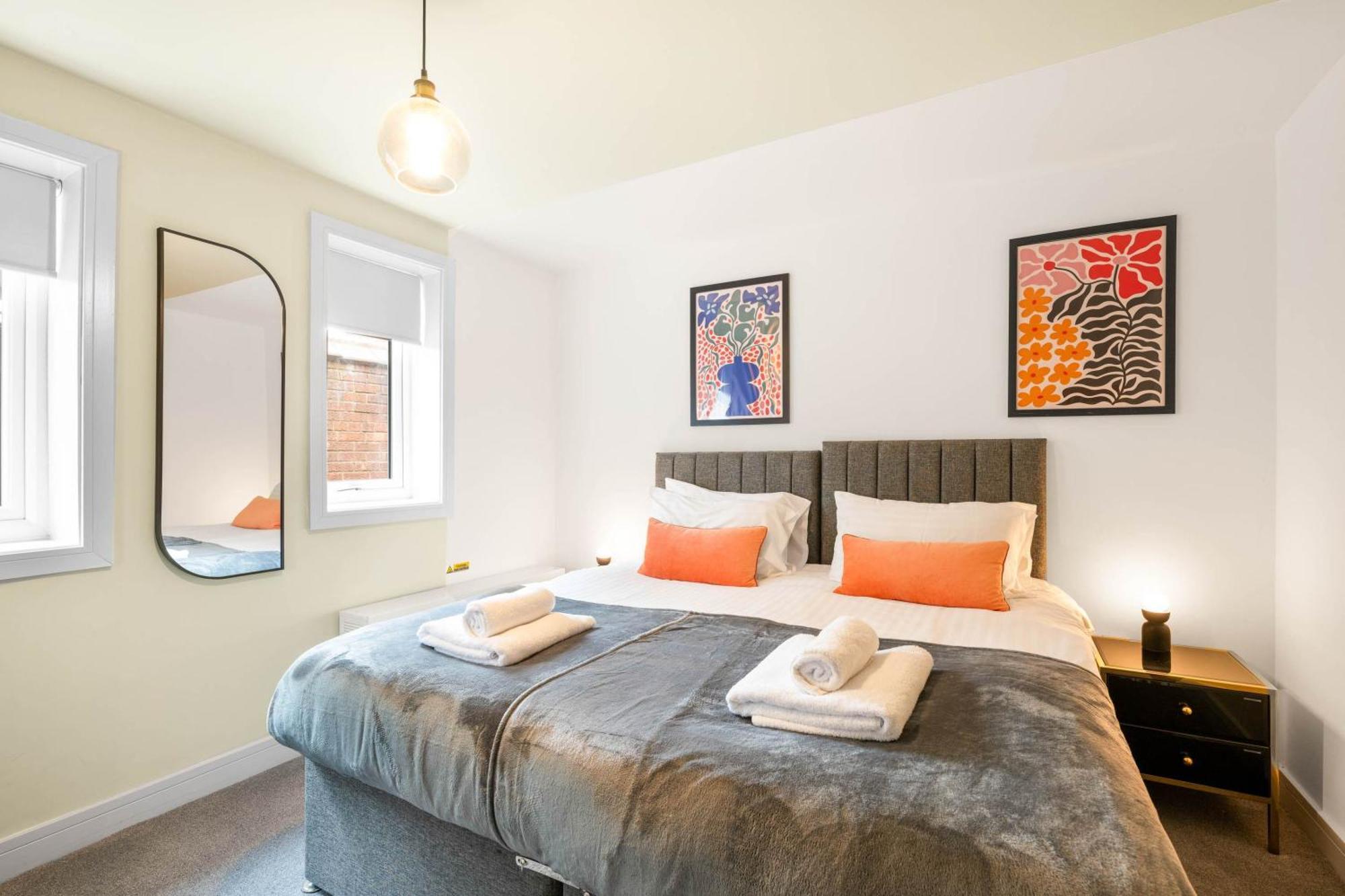 Apartment 1 Bedroom Modern Living In The Old Bank House In *