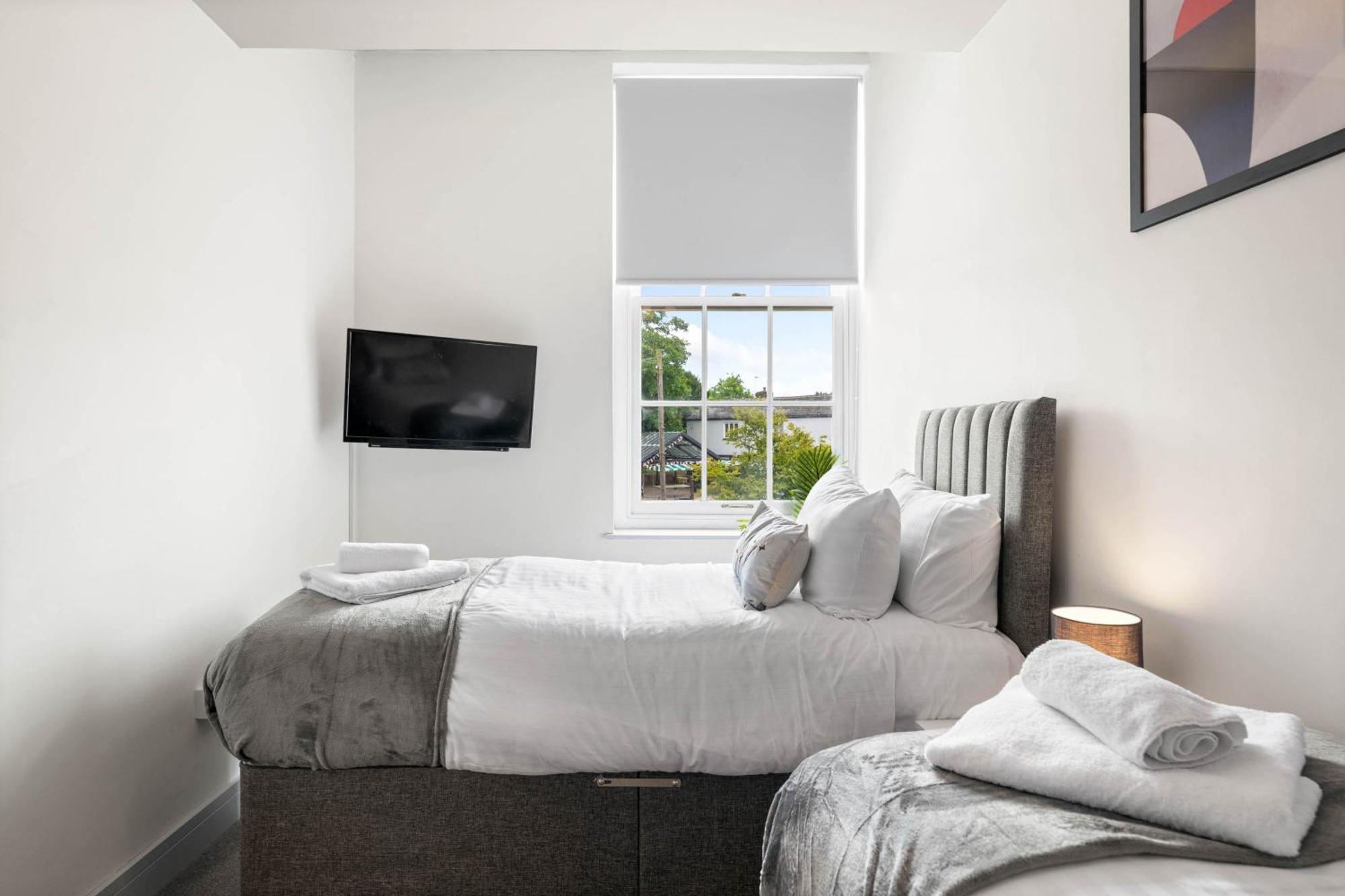 1 Bedroom Modern Living In The Old Bank House In