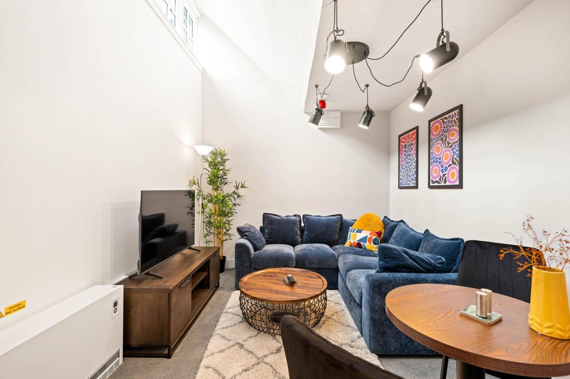1 Bedroom Modern Living In The Old Bank House In Apartment