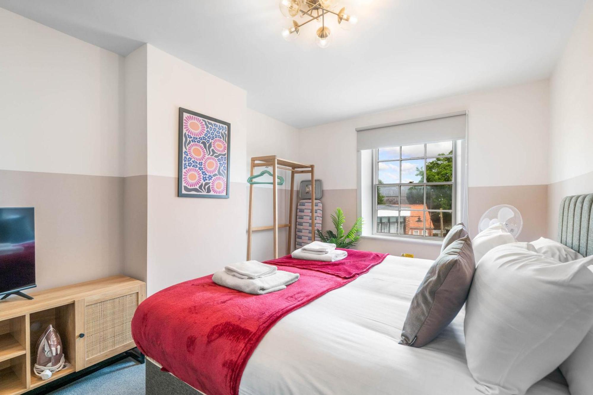 Apartment 1 Bedroom Modern Living In The Old Bank House In *