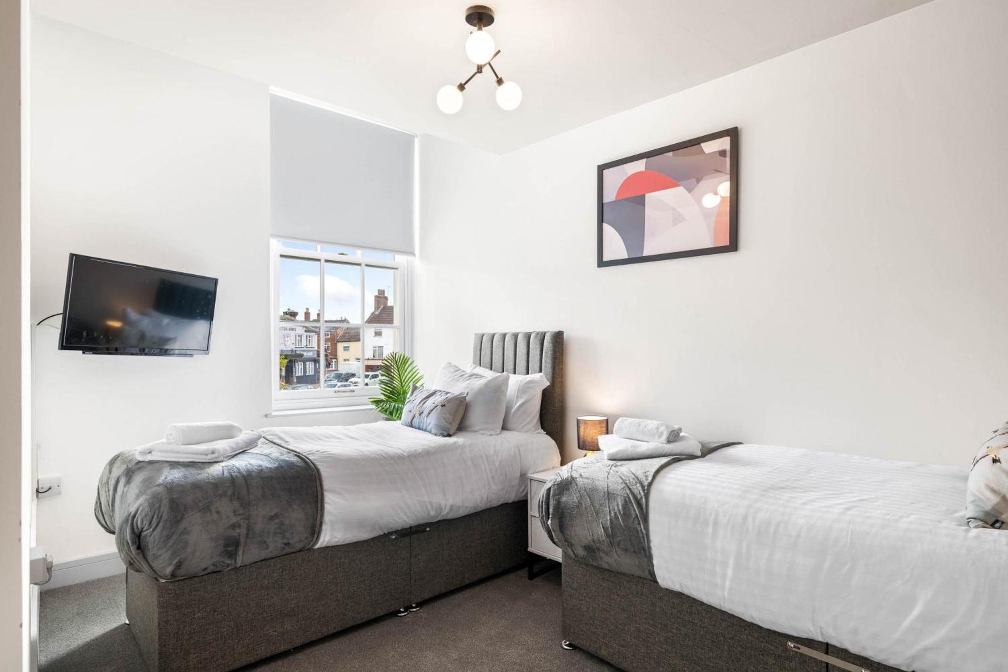 1 Bedroom Modern Living In The Old Bank House In *