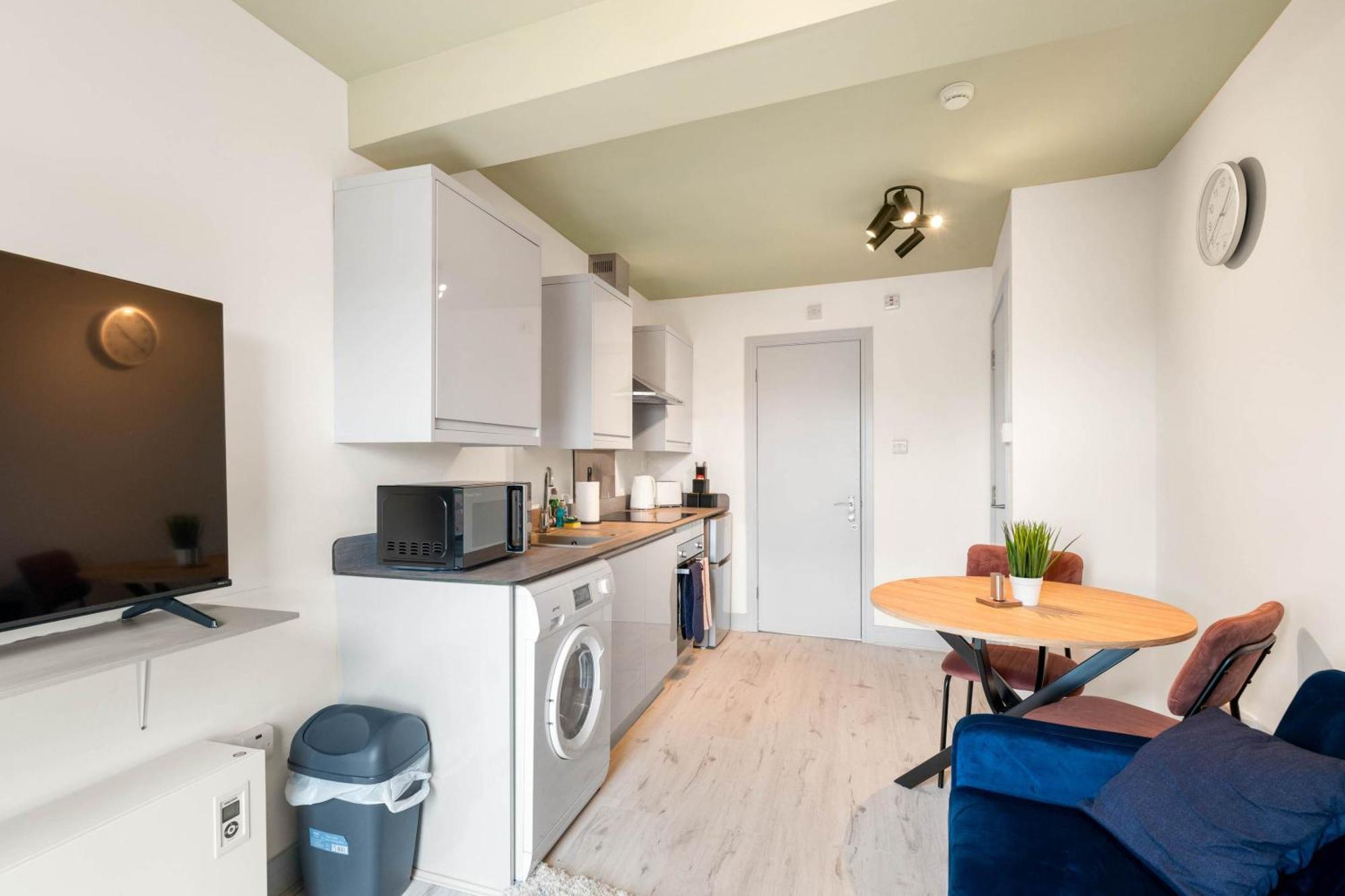 1 Bedroom Modern Living In The Old Bank House In Apartment Market Rasen
