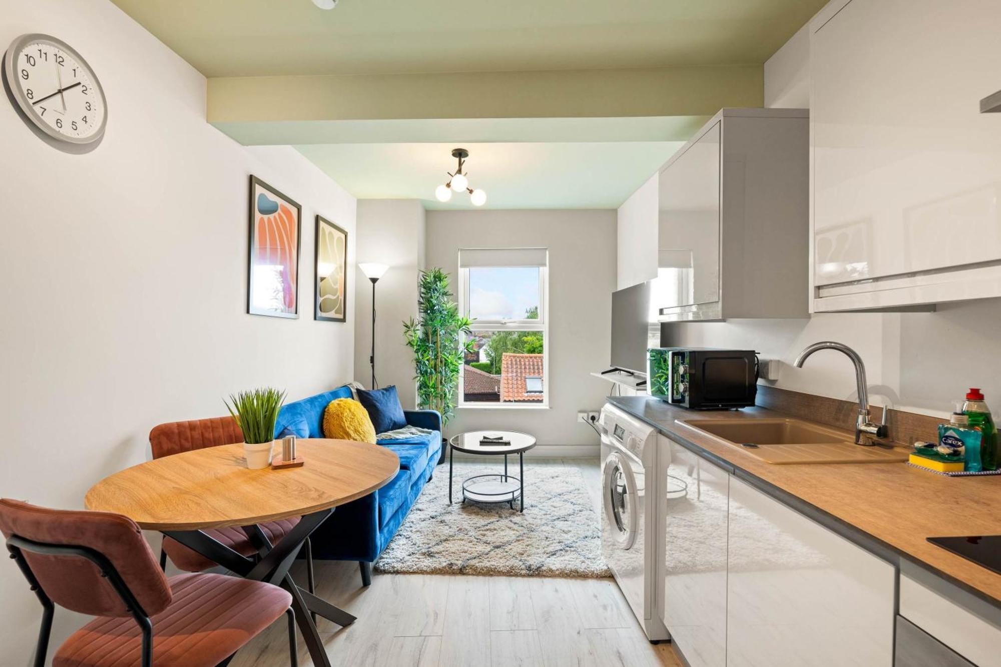 1 Bedroom Modern Living In The Old Bank House In *