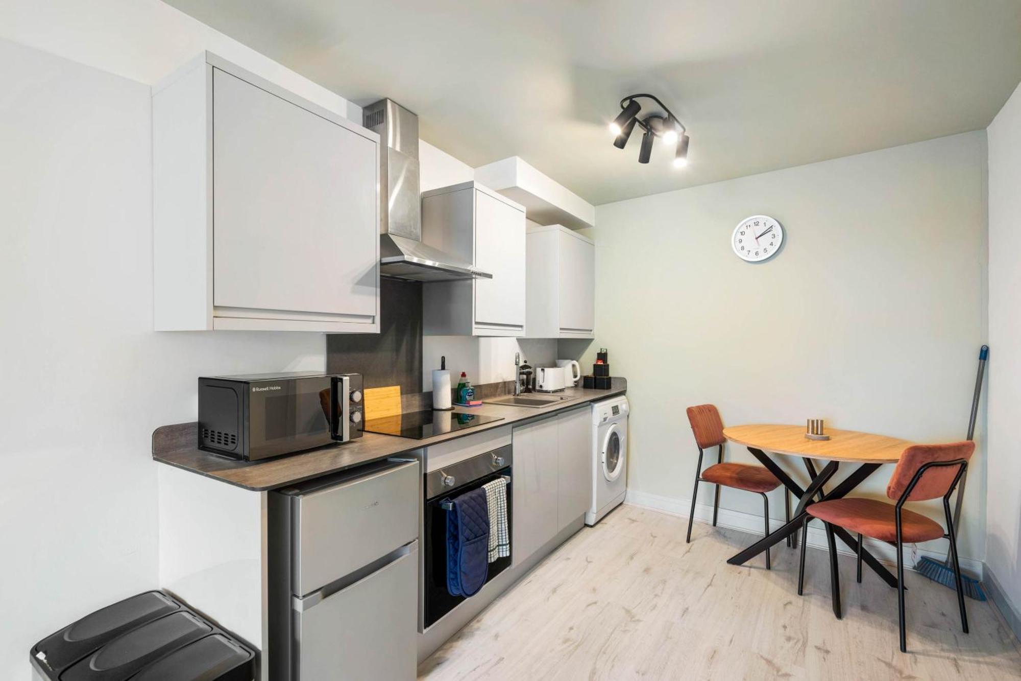 1 Bedroom Modern Living In The Old Bank House In *