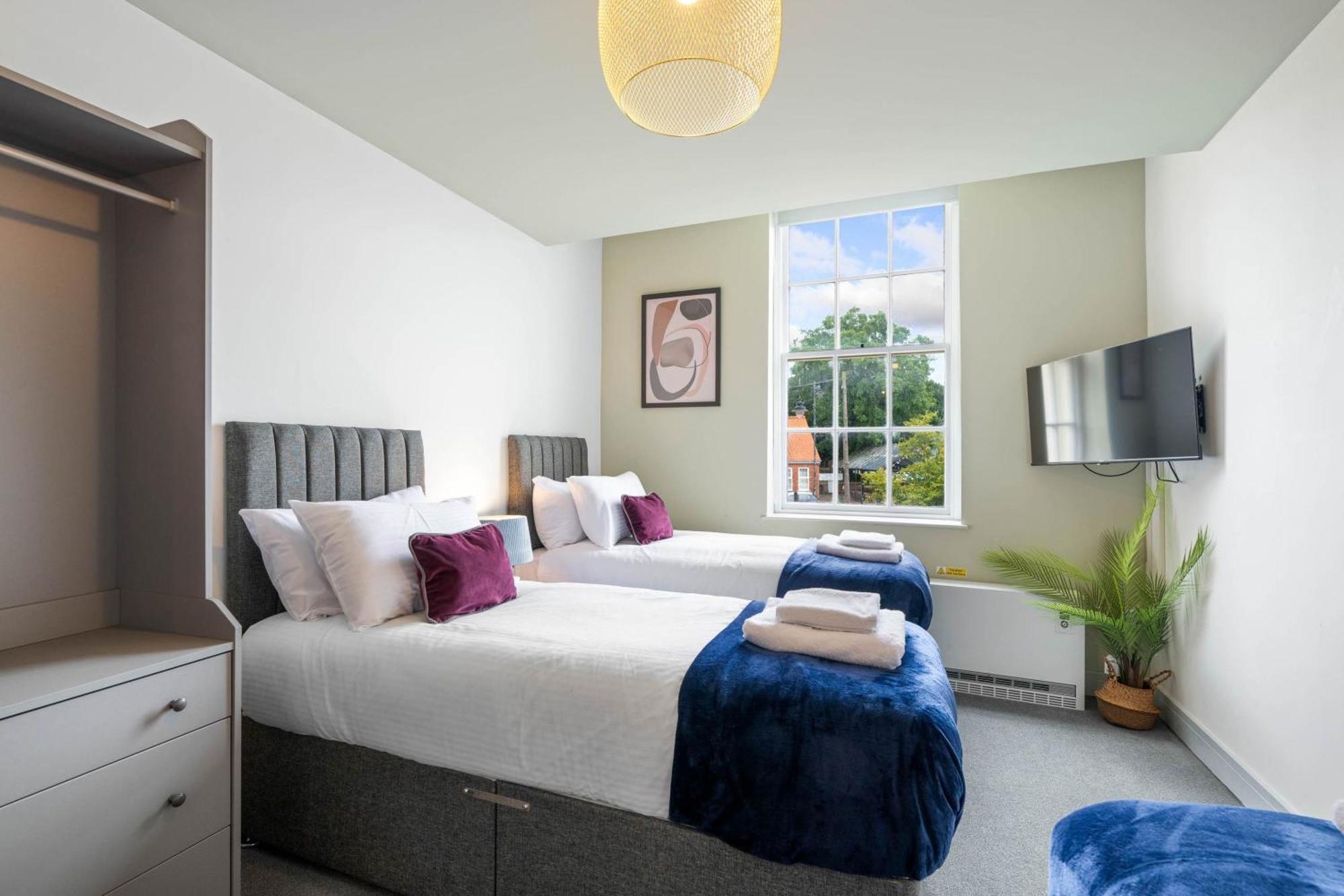 1 Bedroom Modern Living In The Old Bank House In Apartment