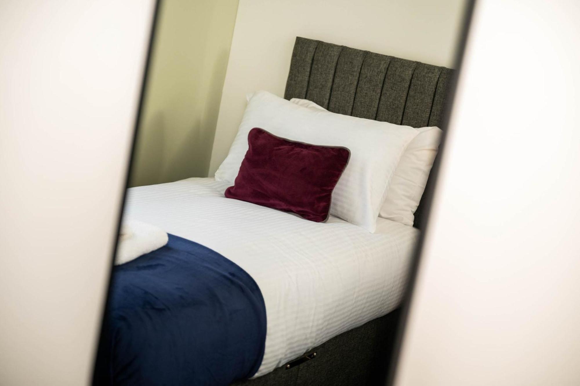 1 Bedroom Modern Living In The Old Bank House In Apartment