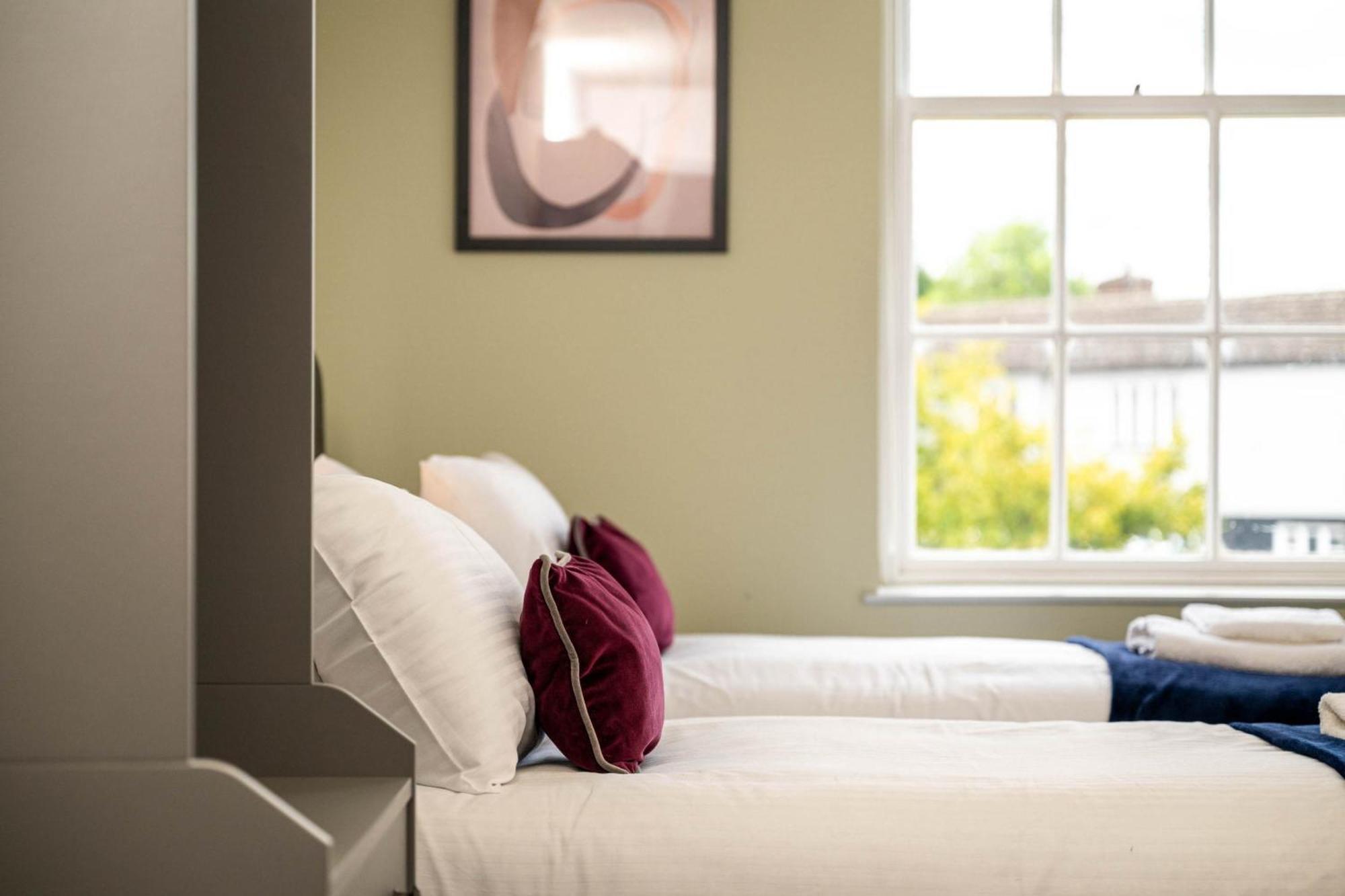 1 Bedroom Modern Living In The Old Bank House In