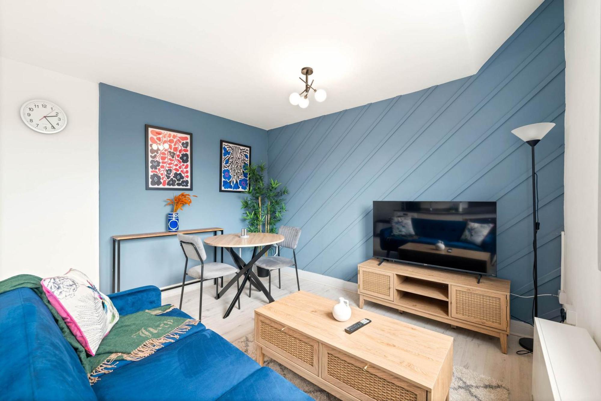 Apartment 1 Bedroom Modern Living In The Old Bank House In *