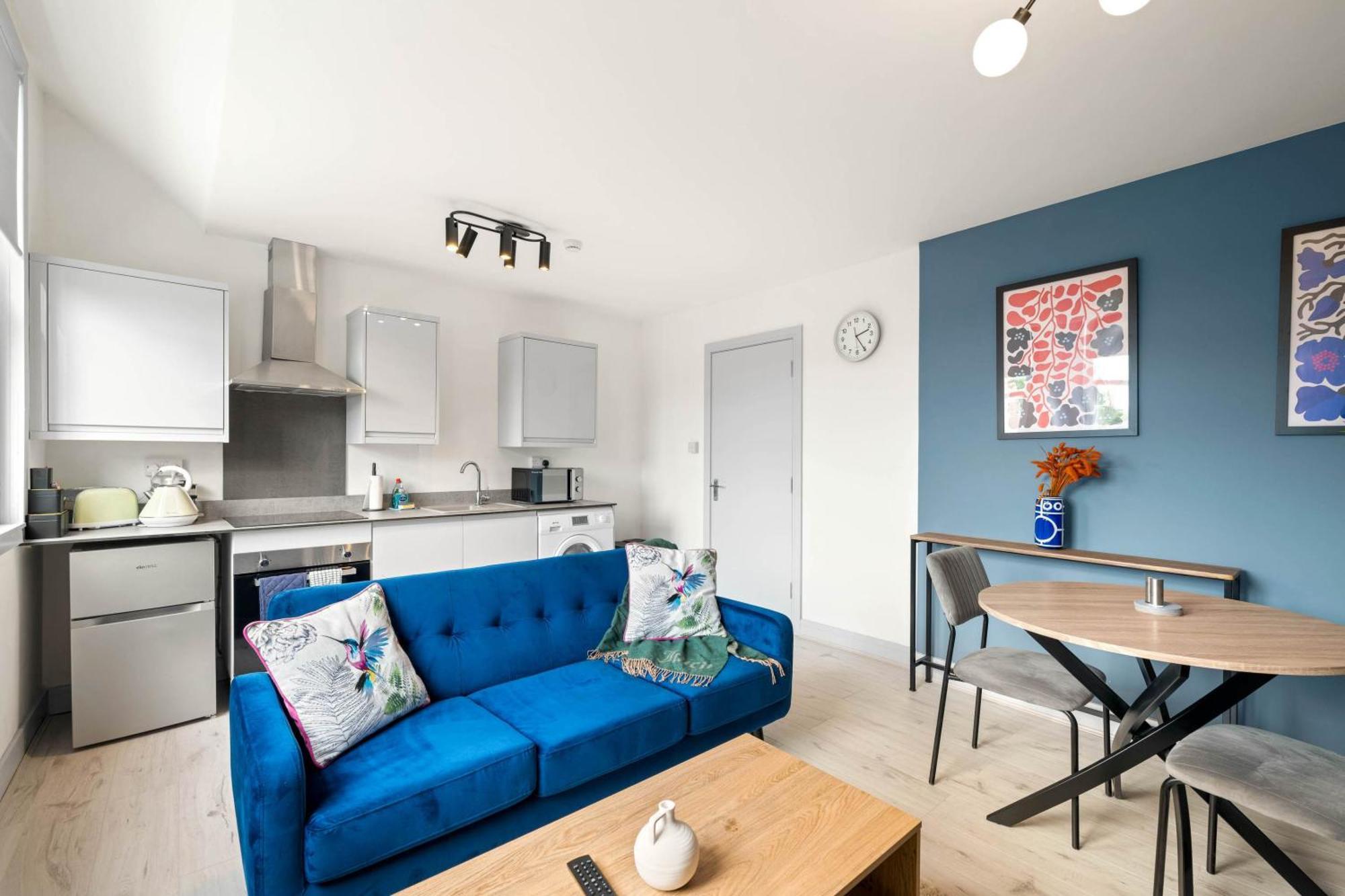 1 Bedroom Modern Living In The Old Bank House In Apartment