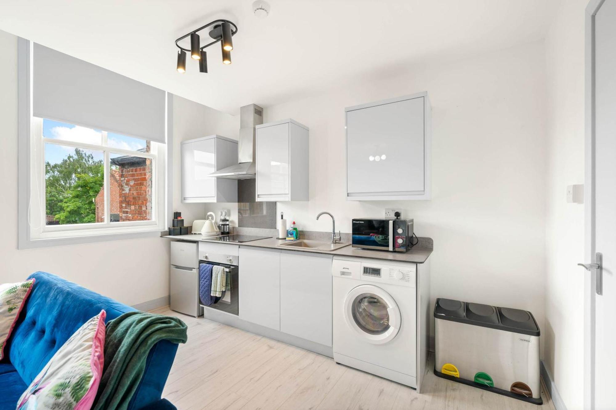 1 Bedroom Modern Living In The Old Bank House In Apartment