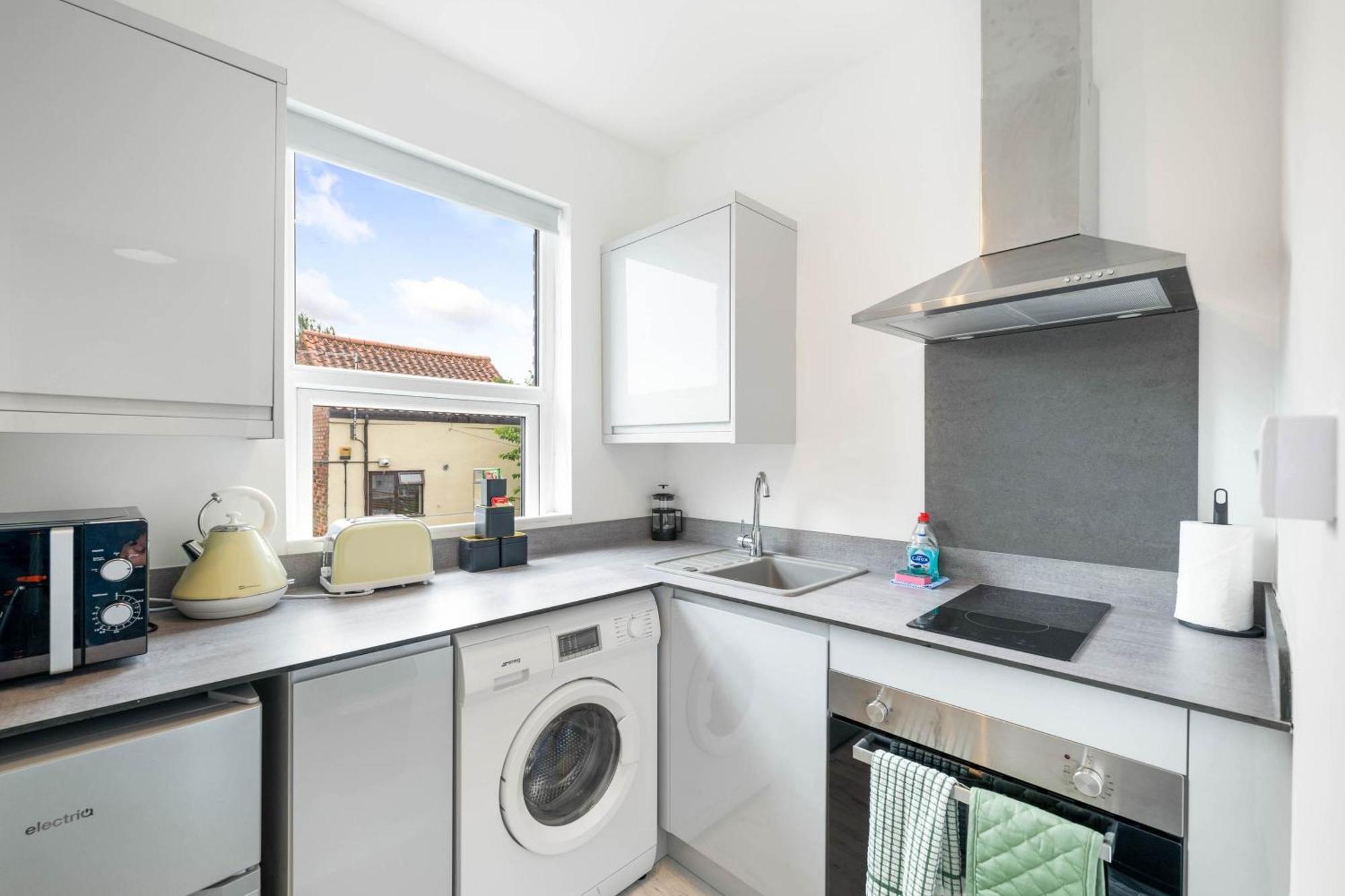 1 Bedroom Modern Living In The Old Bank House In