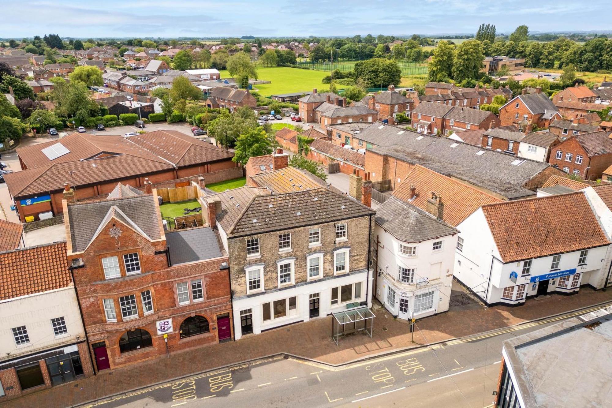 Apartment 1 Bedroom Modern Living In The Old Bank House In